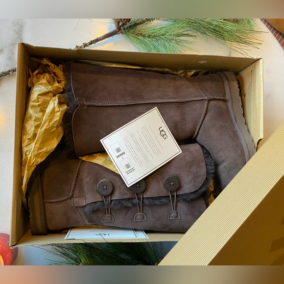 Authentic with box Bailey Button Triplet UGG Boot Size 7 - Picture 2 of 8